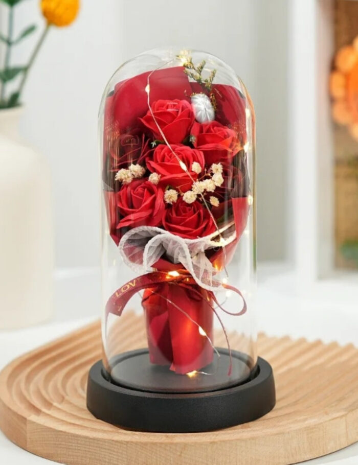 Glasglocke mit Rote-Rosen